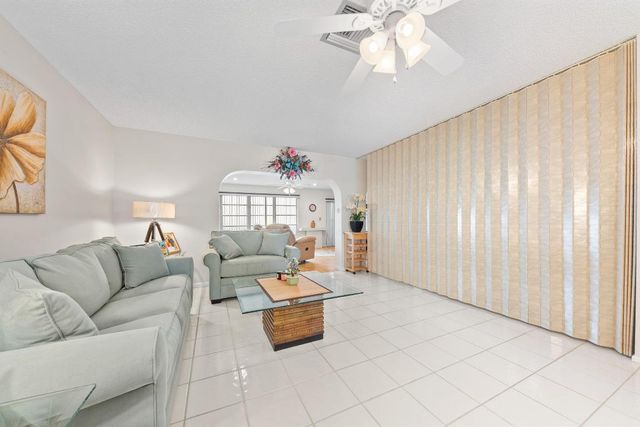 5800 Fernley Drive W 18, West Palm Beach, FL 33415