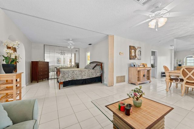 5800 Fernley Drive W 18, West Palm Beach, FL 33415