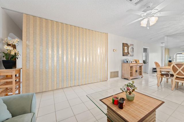 5800 Fernley Drive W 18, West Palm Beach, FL 33415