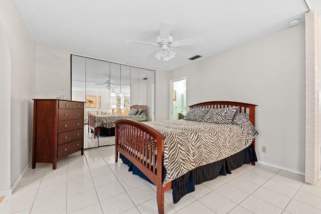 5800 Fernley Drive W 18, West Palm Beach, FL 33415