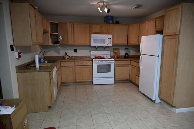 224 E Main Street, Clute, TX 77531
