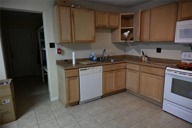 224 E Main Street, Clute, TX 77531