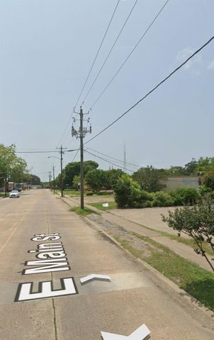 224 E Main Street, Clute, TX 77531