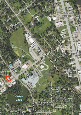 224 E Main Street, Clute, TX 77531