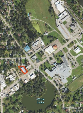 224 E Main Street, Clute, TX 77531