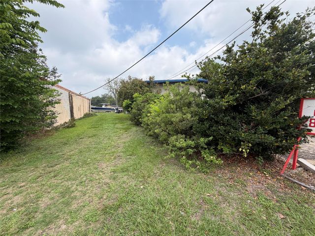 224 E Main Street, Clute, TX 77531