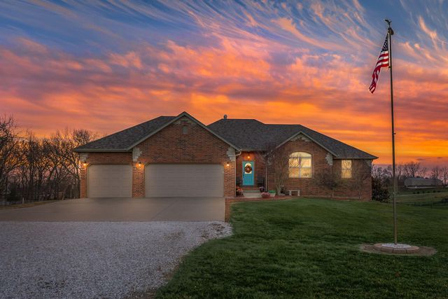 1054 W Itaska Road, Nixa, MO 65714