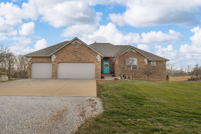 1054 W Itaska Road, Nixa, MO 65714