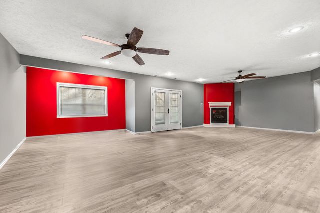 1054 W Itaska Road, Nixa, MO 65714