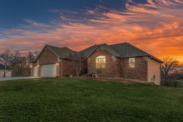 1054 W Itaska Road, Nixa, MO 65714