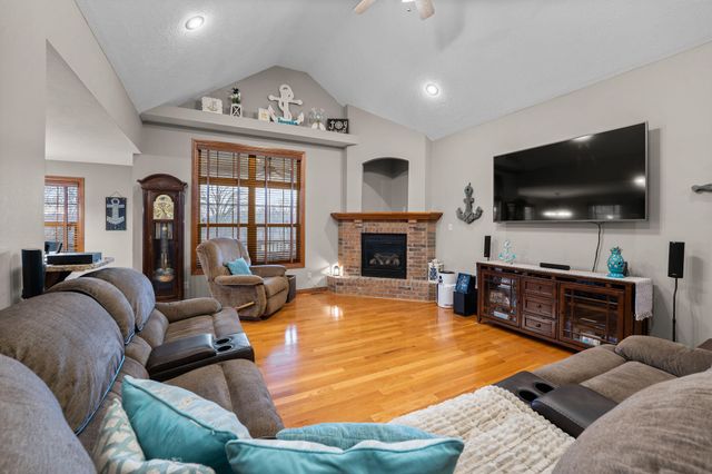 1054 W Itaska Road, Nixa, MO 65714