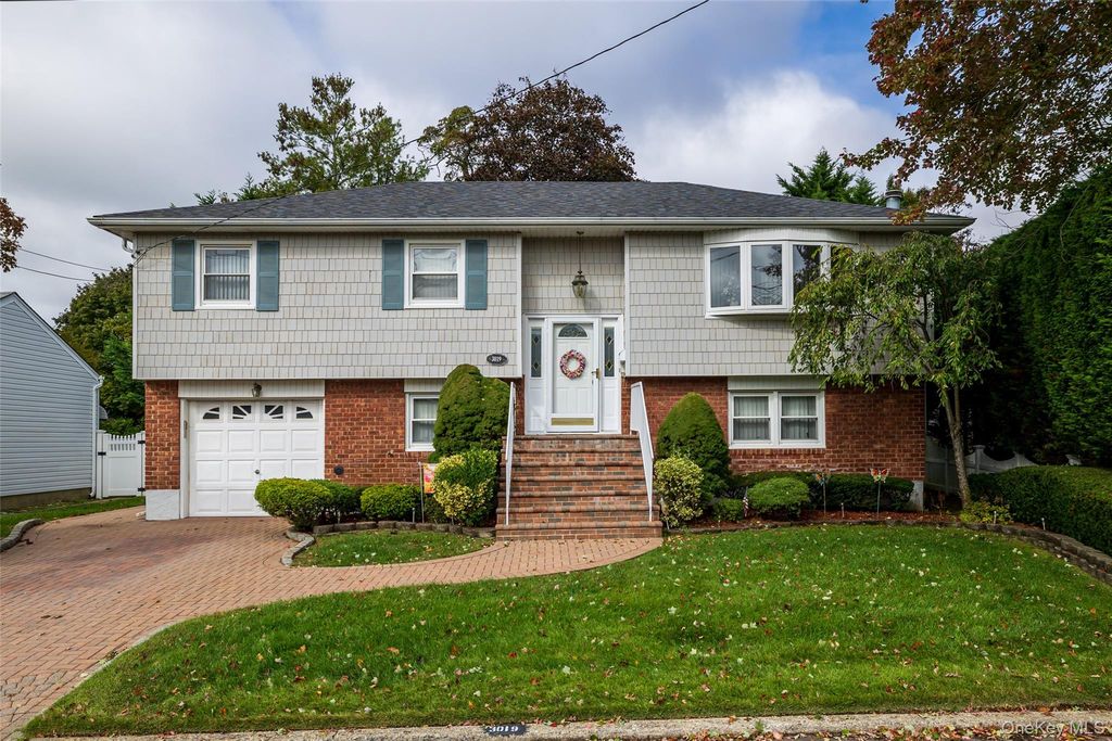 3019 Post Avenue, Wantagh, NY 11793