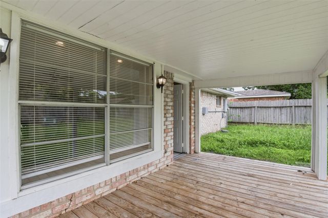 6122 S Greenpark Drive, Houston, TX 77072