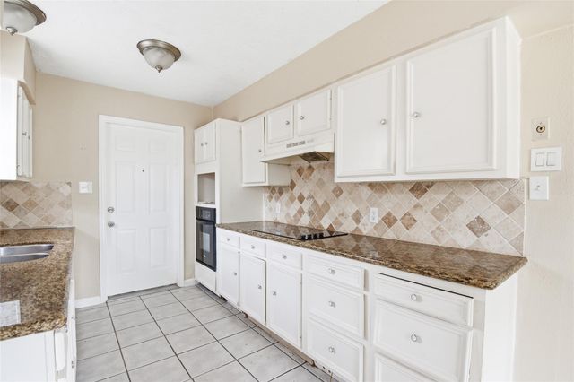 6122 S Greenpark Drive, Houston, TX 77072