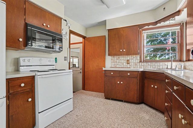 208 Cypress Avenue, Holland, MI 49423