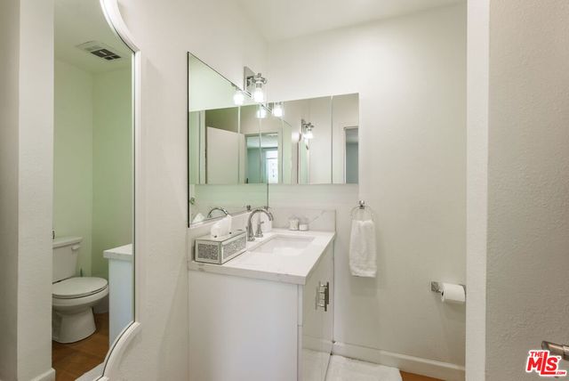 100 S Doheny Drive 811, Los Angeles, CA 90048