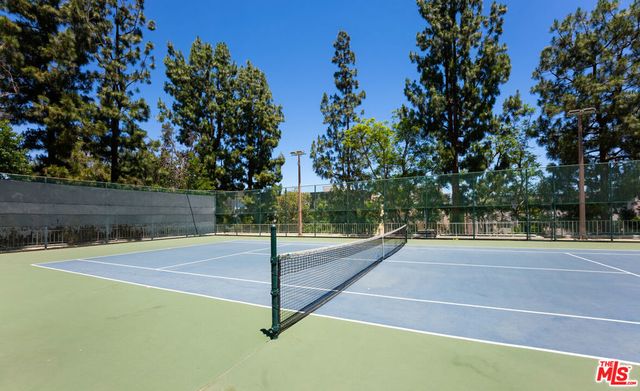 100 S Doheny Drive 811, Los Angeles, CA 90048