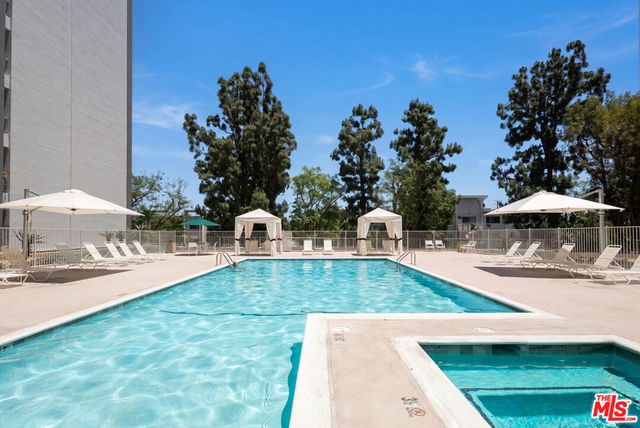 100 S Doheny Drive 811, Los Angeles, CA 90048