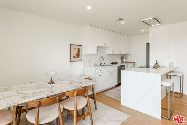 100 S Doheny Drive 811, Los Angeles, CA 90048