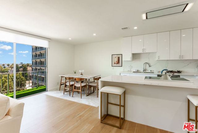 100 S Doheny Drive 811, Los Angeles, CA 90048
