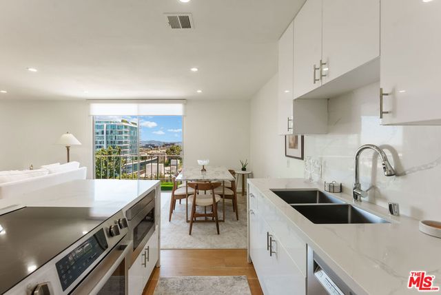 100 S Doheny Drive 811, Los Angeles, CA 90048