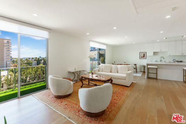 100 S Doheny Drive 811, Los Angeles, CA 90048