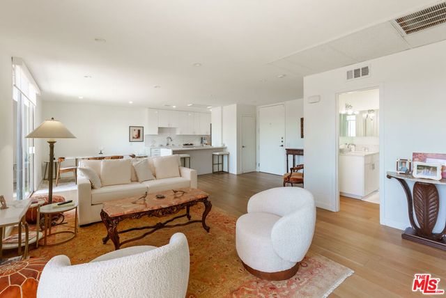 100 S Doheny Drive 811, Los Angeles, CA 90048