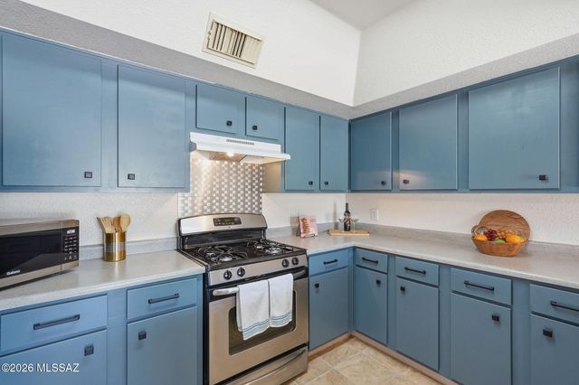 1569 N Paseo La Tinaja, Green Valley, AZ 85614