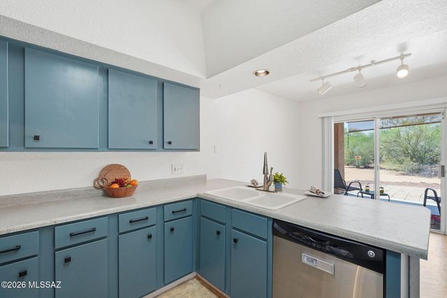 1569 N Paseo La Tinaja, Green Valley, AZ 85614