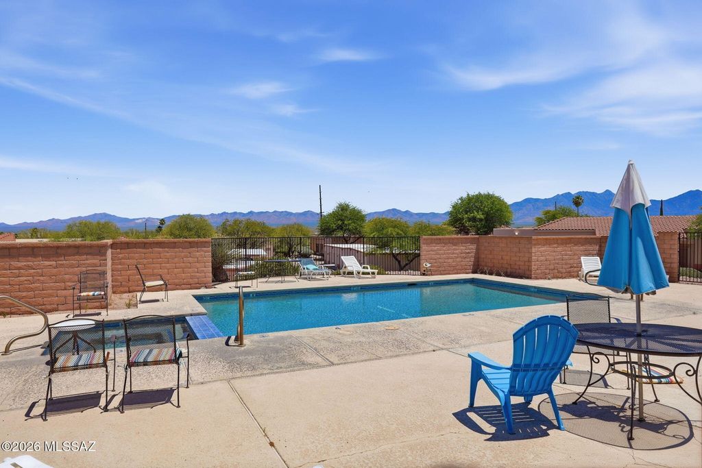 1569 N Paseo La Tinaja, Green Valley, AZ 85614