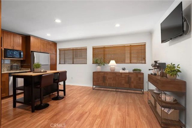 22038 Vanowen 232, Woodland Hills, CA 91303