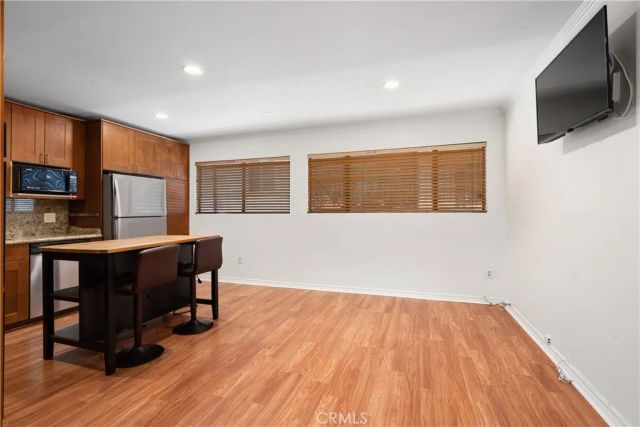 22038 Vanowen 232, Woodland Hills, CA 91303