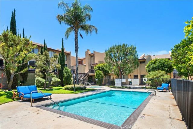 22038 Vanowen 232, Woodland Hills, CA 91303