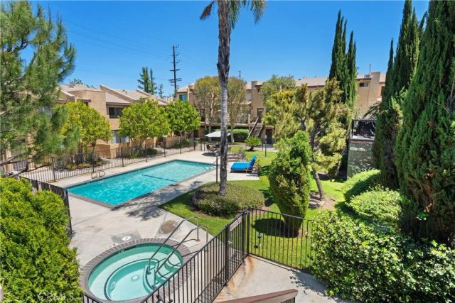 22038 Vanowen 232, Woodland Hills, CA 91303