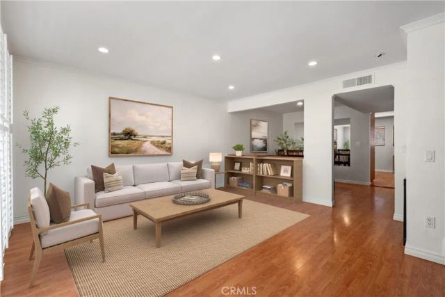 22038 Vanowen 232, Woodland Hills, CA 91303