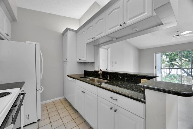 2516 SE Anchorage Cove H-3, Port St. Lucie, FL 34952