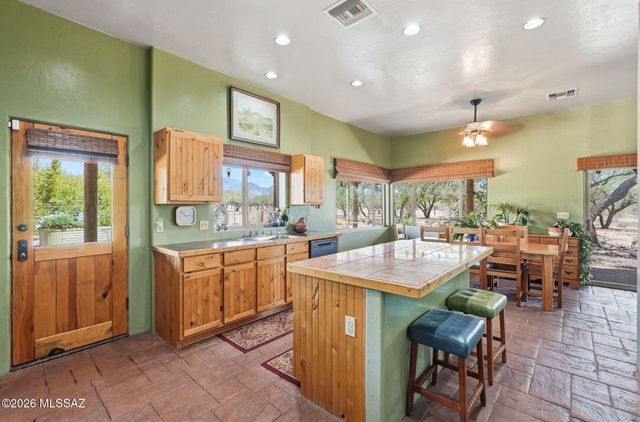 275 W Silver Sky Place, Green Valley, AZ 85614