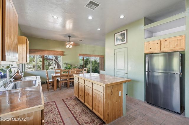 275 W Silver Sky Place, Green Valley, AZ 85614