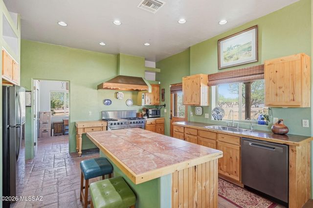 275 W Silver Sky Place, Green Valley, AZ 85614