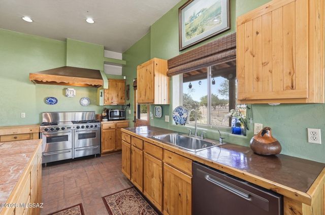275 W Silver Sky Place, Green Valley, AZ 85614