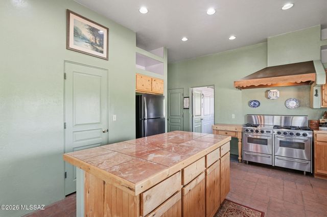 275 W Silver Sky Place, Green Valley, AZ 85614