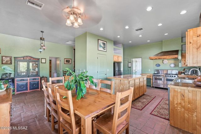 275 W Silver Sky Place, Green Valley, AZ 85614