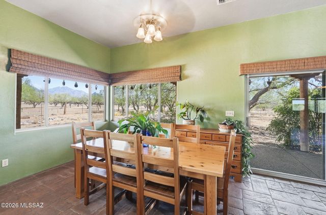 275 W Silver Sky Place, Green Valley, AZ 85614