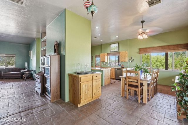 275 W Silver Sky Place, Green Valley, AZ 85614