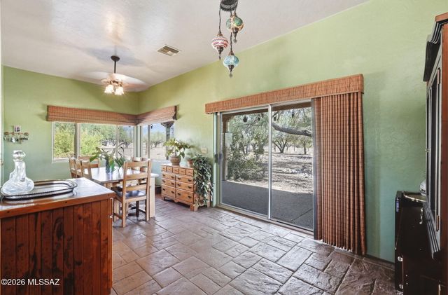 275 W Silver Sky Place, Green Valley, AZ 85614