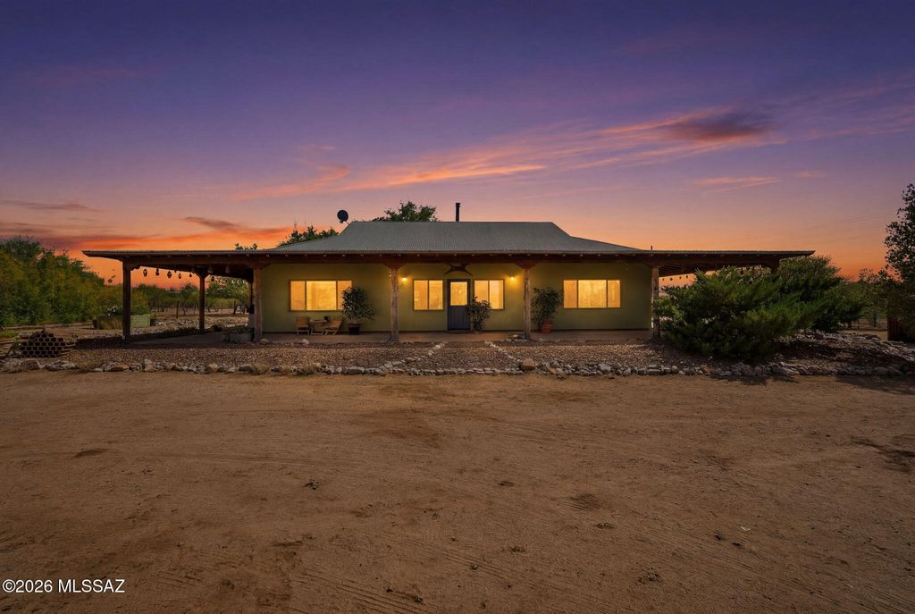 275 W Silver Sky Place, Green Valley, AZ 85614