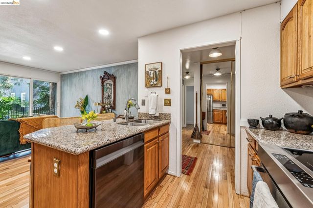 199 Montecito Ave 105, Oakland, CA 94610