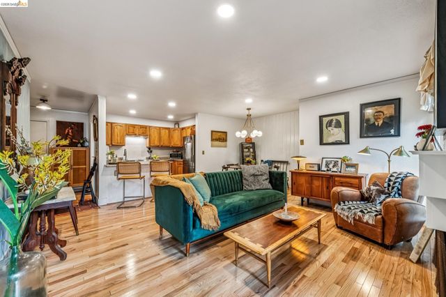 199 Montecito Ave 105, Oakland, CA 94610