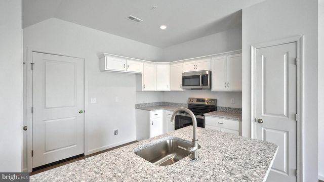 7855 OAK BROOK DR, Harrisburg, PA 17112