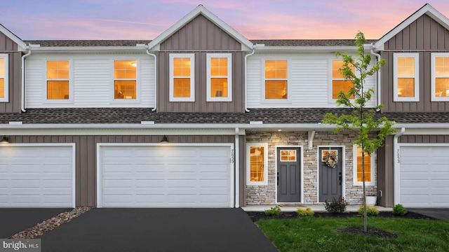 7855 OAK BROOK DR, Harrisburg, PA 17112